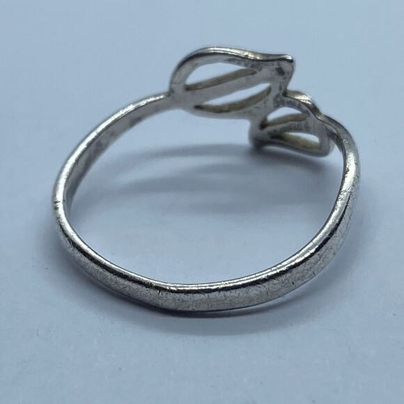 925 Sterling Silver Dainty Leaf Ring Size 6 - Signed BEE - Picture 3 of 7